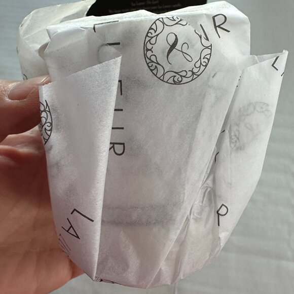 La Lueur candle, White Cactus, 8 oz, coconut wax blend, NEW in box - Picture 3 of 8